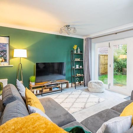 Spacious And Modern Townhouse I Pass The Keys York Exteriör bild