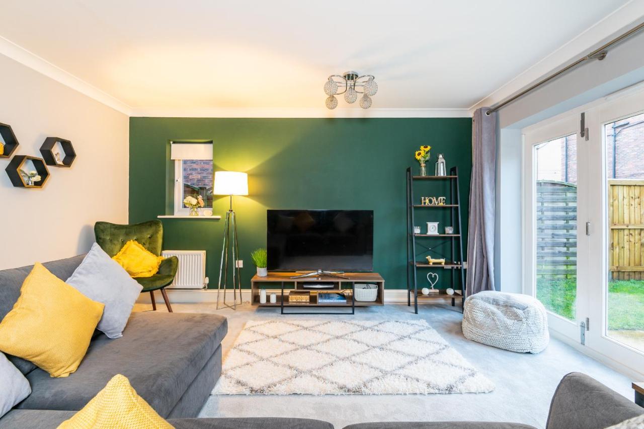 Spacious And Modern Townhouse I Pass The Keys York Exteriör bild
