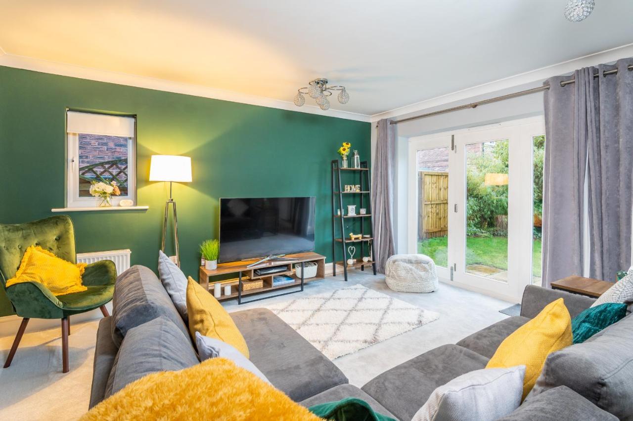 Spacious And Modern Townhouse I Pass The Keys York Exteriör bild