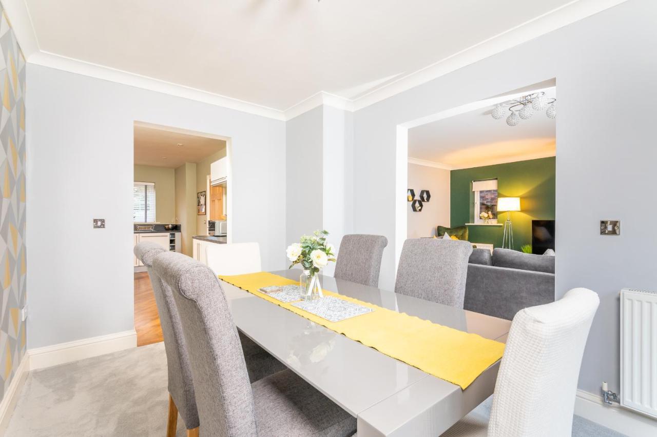 Spacious And Modern Townhouse I Pass The Keys York Exteriör bild