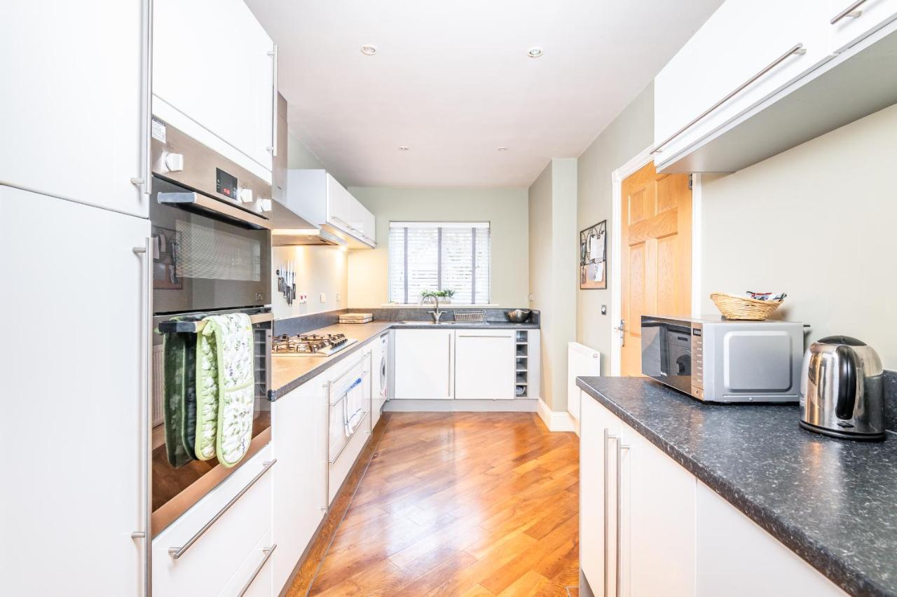 Spacious And Modern Townhouse I Pass The Keys York Exteriör bild