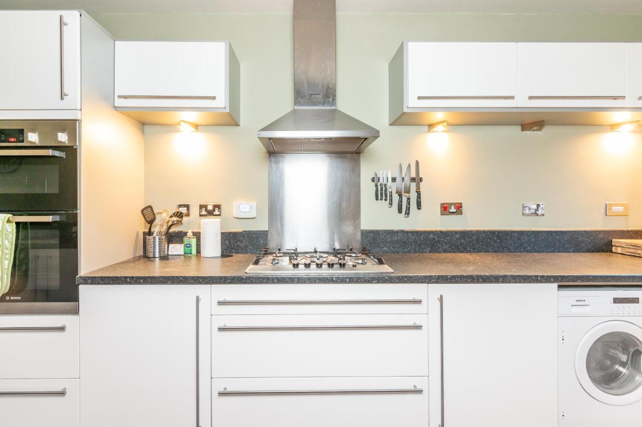 Spacious And Modern Townhouse I Pass The Keys York Exteriör bild