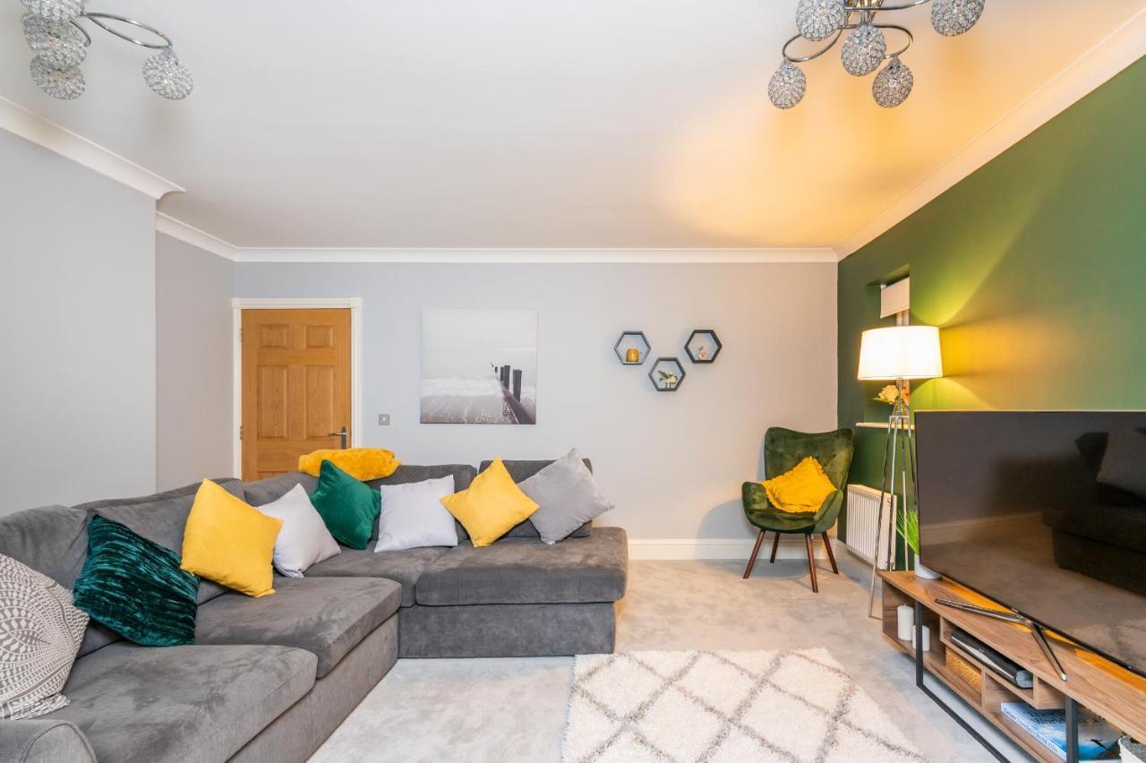 Spacious And Modern Townhouse I Pass The Keys York Exteriör bild