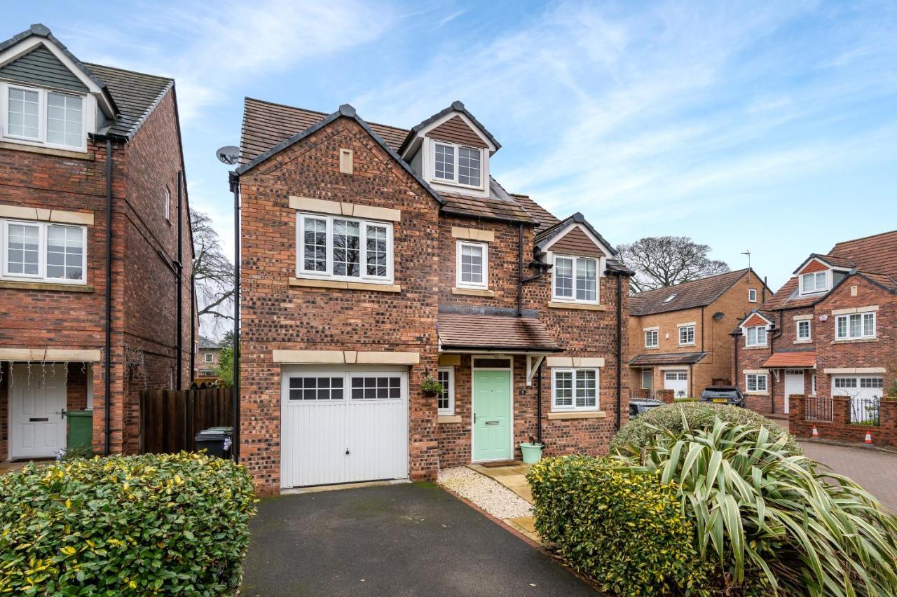 Spacious And Modern Townhouse I Pass The Keys York Exteriör bild