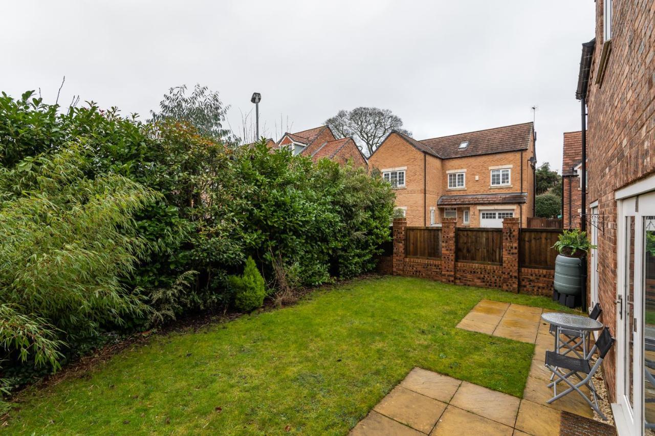 Spacious And Modern Townhouse I Pass The Keys York Exteriör bild