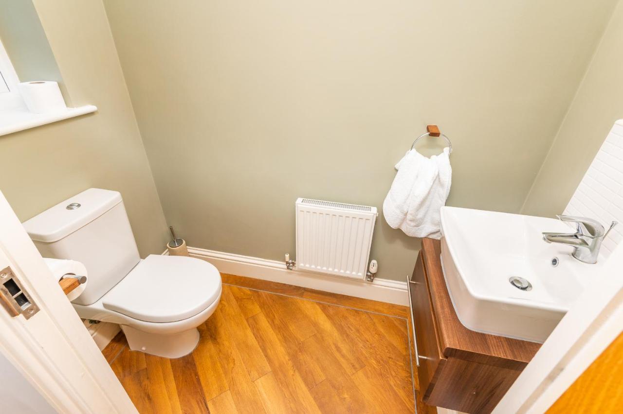 Spacious And Modern Townhouse I Pass The Keys York Exteriör bild