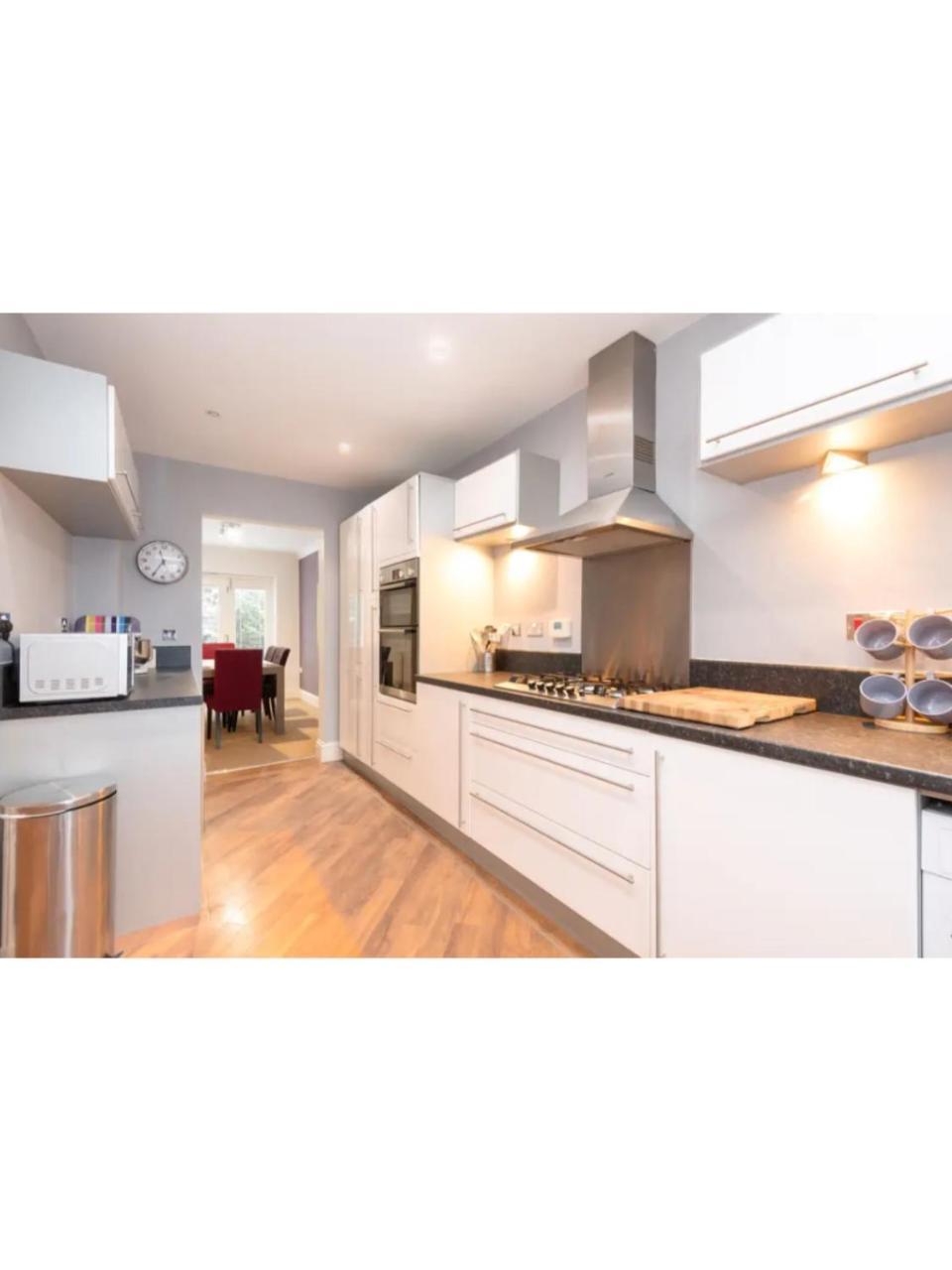 Spacious And Modern Townhouse I Pass The Keys York Exteriör bild